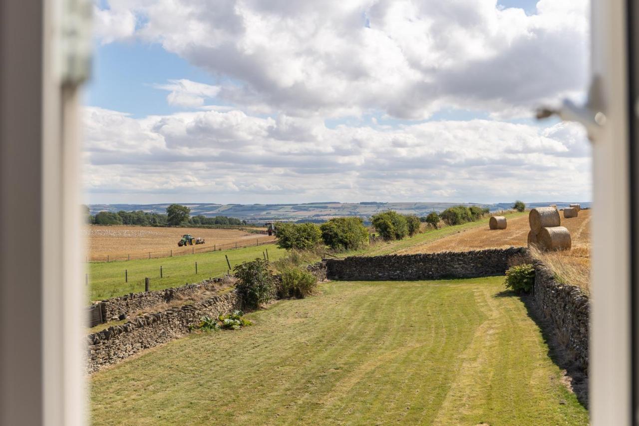 Luxury Farmhouse With Stunning Views And Hot Tub Ebberston エクステリア 写真