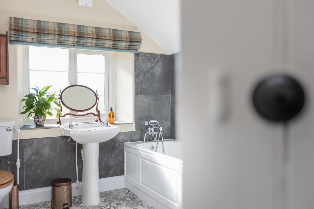 Luxury Farmhouse With Stunning Views And Hot Tub Ebberston エクステリア 写真